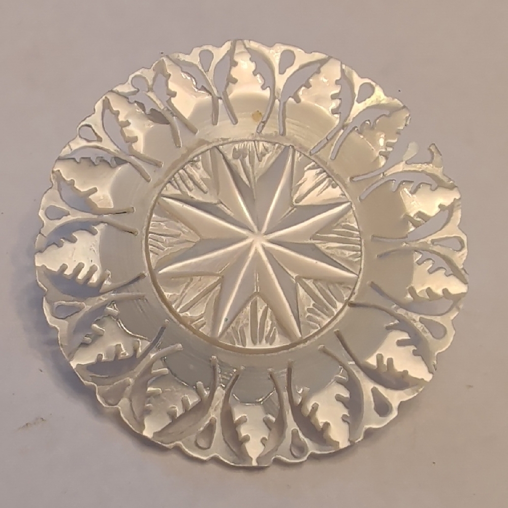 Vintage Mother Of Pearl Brooch (Chipped)